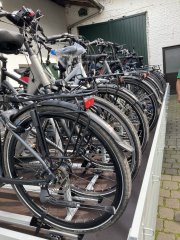 Auf dem alten Radanhänger konnten keine elektrisch betriebenen Räder aufgebockt werden