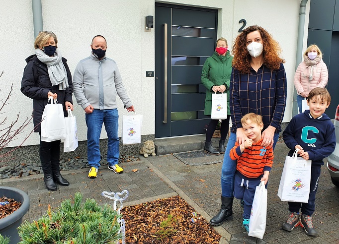 Bewegung aus der Tüte - Markus Roß Bewegung aus der Tüte - Verteilung an Mitglieder